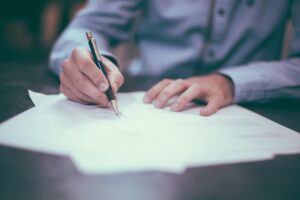 Jak efektywnie rozliczać koszty administracyjne w przedsiębiorstwie
